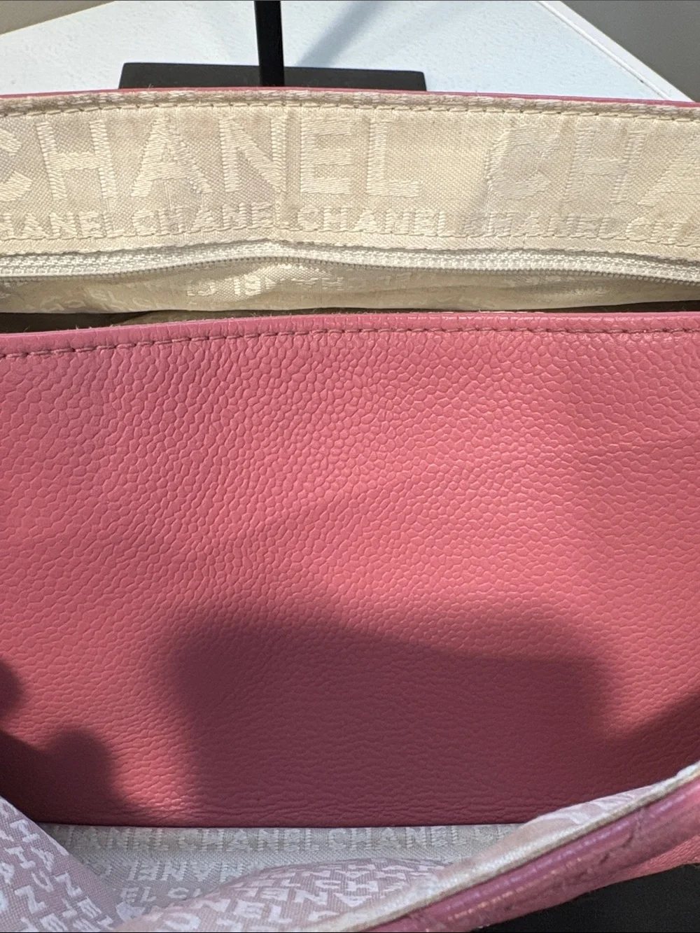 CHANEL Authentic Vintage Shoulder Handbag Leather and Silver Hardware, Preowned - Picture 3 of 10